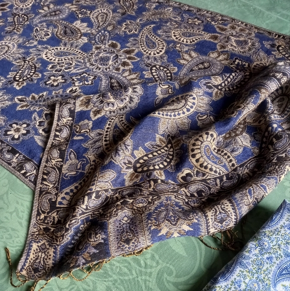 Pasily printed Scarf - Picture 2 of 5